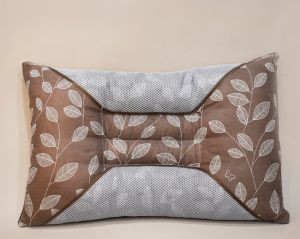 Подушка ортопедическая с магнитными аппликаторами и семенами кассии (коричневая) 3